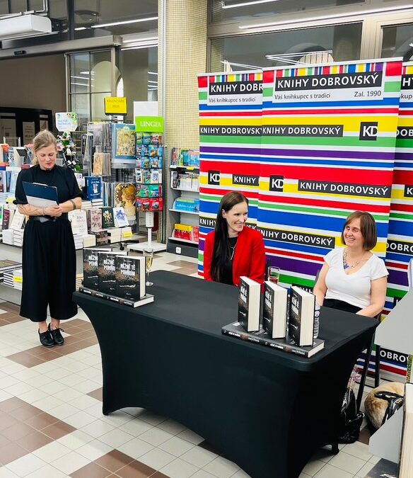 Z mentorky kmotrou: Pár momentek ze křtu knihy Lenky Petřekové